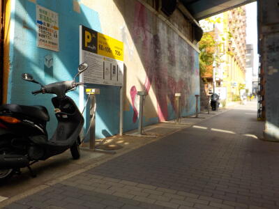 横浜市西区「横浜」駅 Parking in 横浜駅東口バイク 画像1